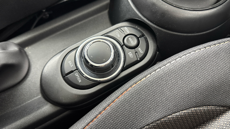 MINI Hatchback 1.5 Cooper Classic 3dr Auto [Comfort/Nav Pack] Petrol Hatchback